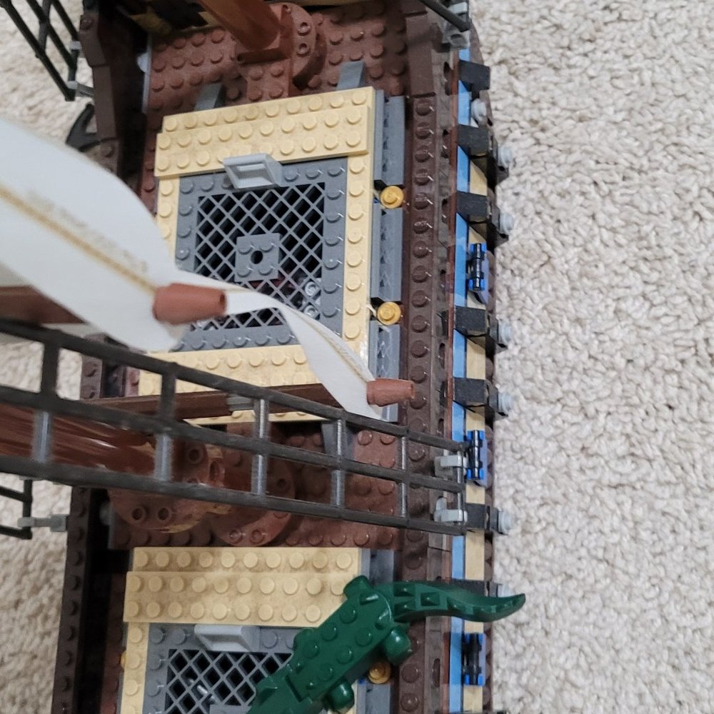 Lego Pirates Imperial Flagship - Picture 3 of 6